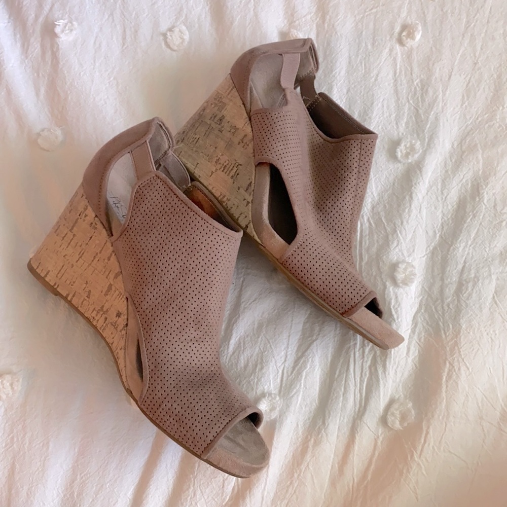 Tan Wedges